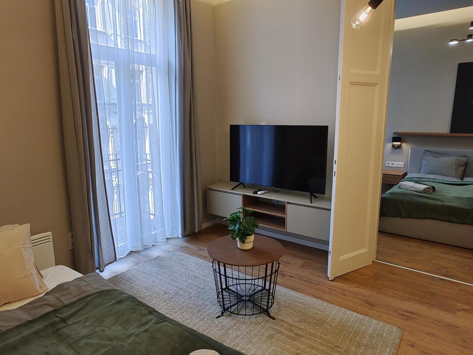 Apartment Center 2, Cozy And Modern 2br In The Center Budapest