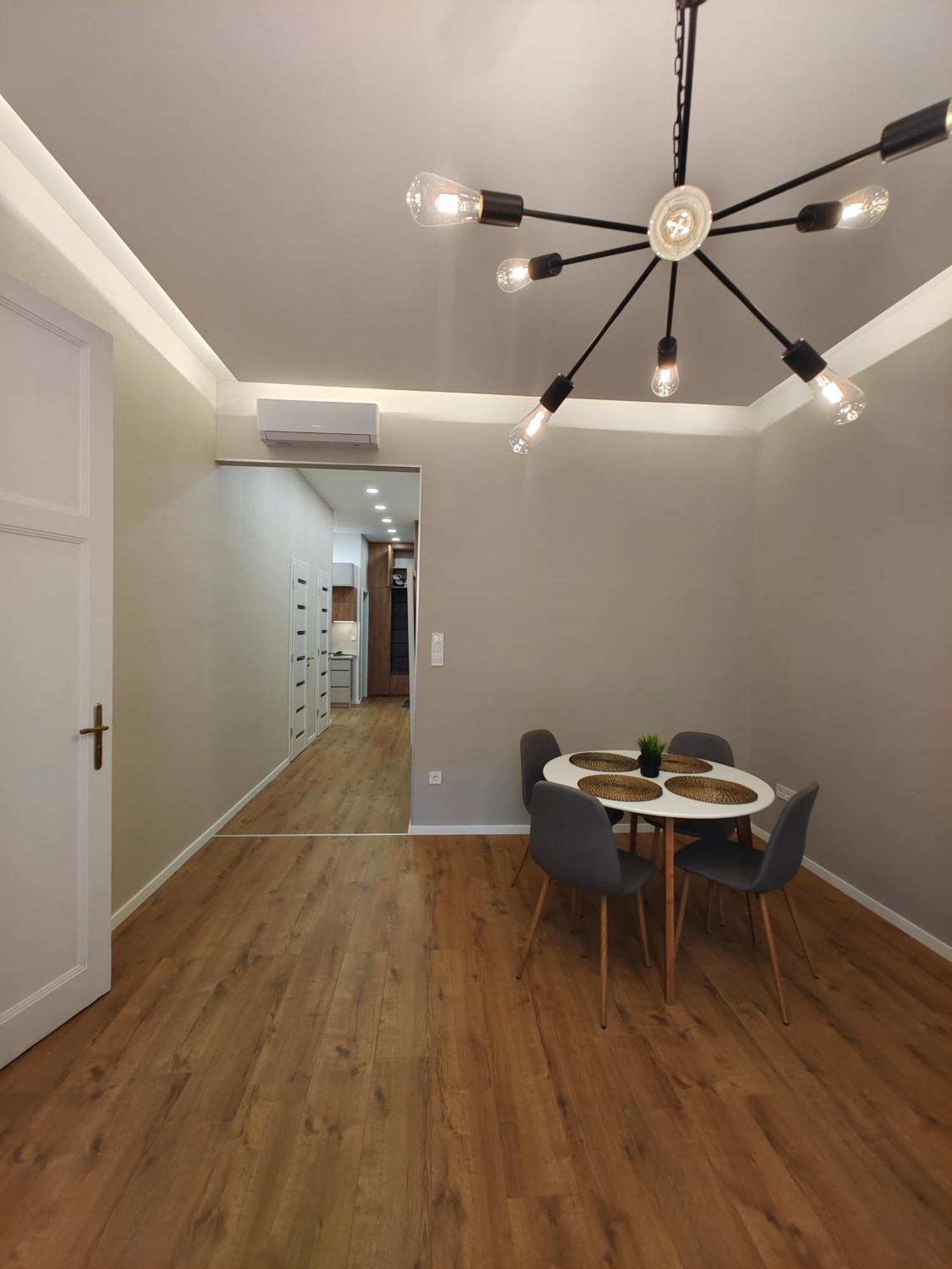 Center 2, Cozy And Modern 2br In The Center Apartment
